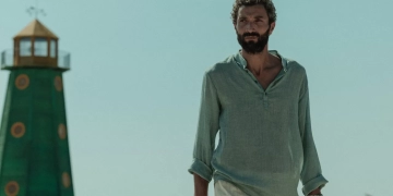 نتفليكس تطلق الإعلان الرسمي لفيلم التشويق والغموض "من وراء الموج" 2 - جريدة المساء نتفليكس تطلق الإعلان الرسمي لفيلم التشويق والغموض "من وراء الموج" 1 - جريدة المساء