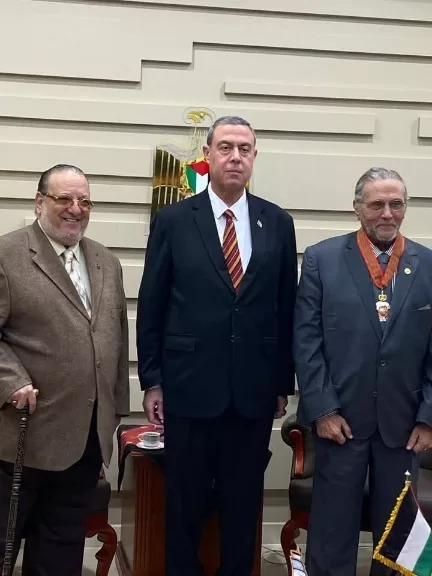 الرئيس الفلسطينى يمنح د.محمد الكحلاوى نجمة الاستحقاق 19 - جريدة المساء الرئيس الفلسطينى يمنح د.محمد الكحلاوى نجمة الاستحقاق 18 - جريدة المساء