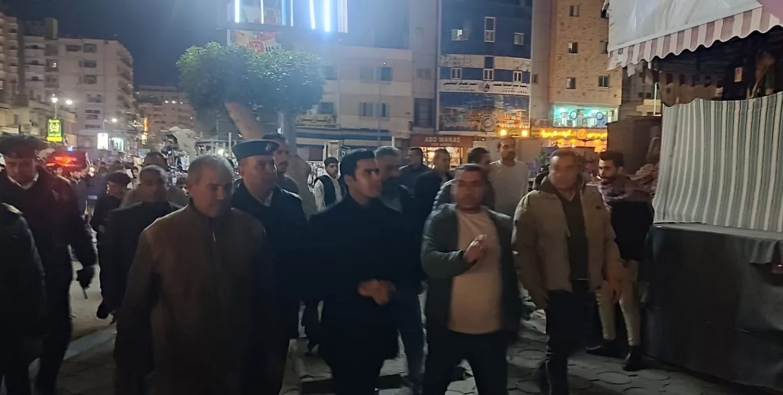 نائب محافظ مطروح يقود حملة ليلية مكبرة علي المحال التجارية المخالفة للقضاء على الاشغالات 27 - جريدة المساء