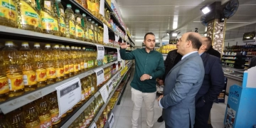 لمتابعة توافر السلع وتخفيف الأعباء عن المواطنين.. محافظ كفر الشيخ يتفقد هايبر ماركت "جهاز مستقبل مصر" ببلطيم 1 - جريدة المساء