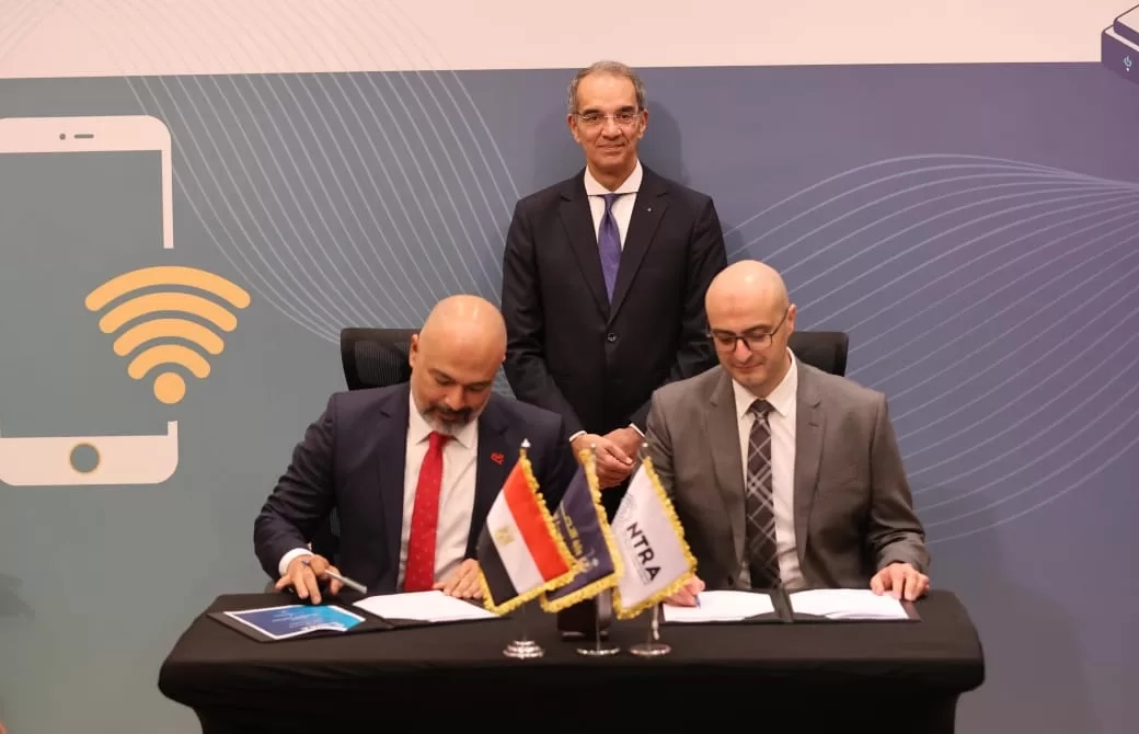 د.عمرو طلعت: إطلاق خدمة الاتصال عبر شبكات "الواى فاى" لنشر وتحسين خدمات الاتصالات على مستوى الجمهورية 19 - جريدة المساء