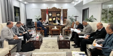 محافظ قنا يناقش خطة تسويقية للترويج للمنطقة الحرة العامة بقفط وتعزيز الاستثمار بالمحافظة 1 - جريدة المساء