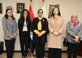 خلال استقبالها مسئولة برامج التنمية البشرية بالبنك الدولي في مصر المستشارة أمل عمار تشيد بما تحقق من إنجازات نتاج تعاون قومى المرأة مع البنك على مدار سنوات 15 - جريدة المساء