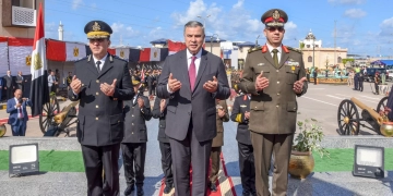 محافظ الإسكندرية وقائد المنطقة الشمالية العسكرية ومدير الأمن يضعون أكليل الزهور على النصب التذكاري للشهداء 1 - جريدة المساء