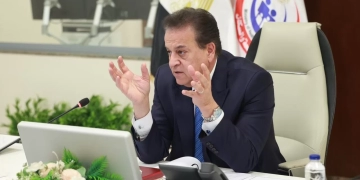 صندوق التعويض عن مخاطر المهن الطبية : صرف المستحقات المالية لاسرة فنى التمريض خيري ضيف مسئول غرفة الطوارىء بمستشفى مطروح العام 1 - جريدة المساء