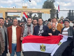 انتفاضة شعبية لأعضاء مستقبل وطن الشرقية بمعبر رفح.. نقف صفا واحدا خلف السيسي للدفاع عن الأمن القومى المصرى 23 - جريدة المساء