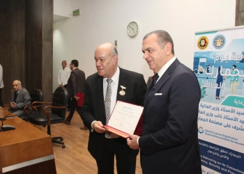 مصلحة الجمارك تمنح رئيس مجلس إدارة شركة ميناء القاهرة الجوي شهادة الجدارة تقديراً لدعمه المجتمع الجمركي الدولي 33 - جريدة المساء