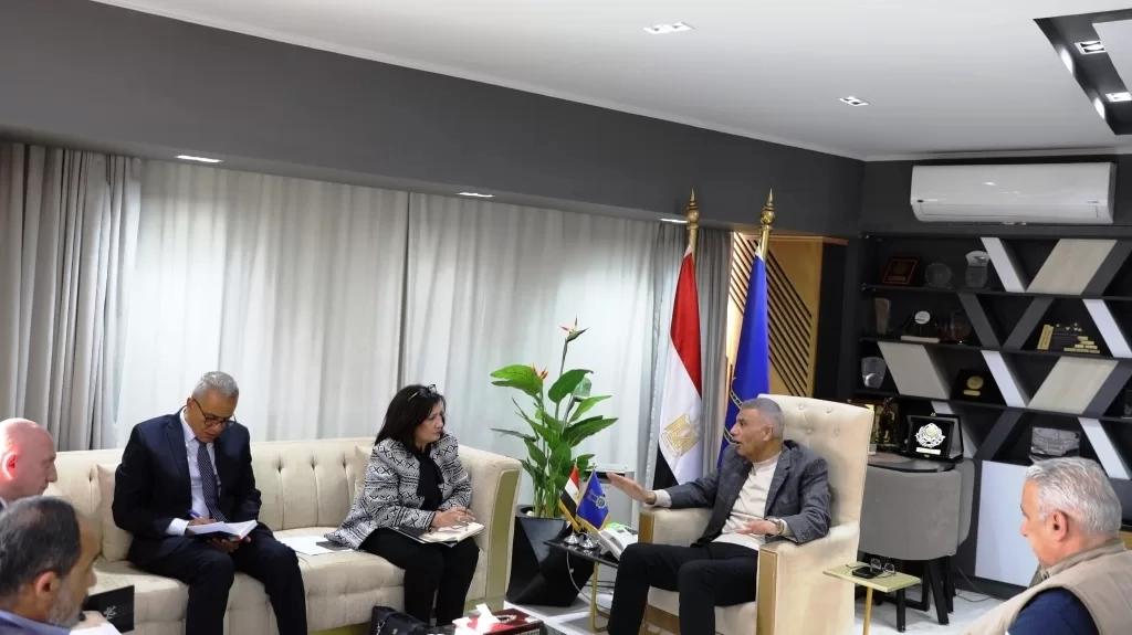 فى لقاء محافظ أسوان بوفد المشروع السويسرى .. الإسراع بمعدلات تنفيذ المرحلة الثانية لتحسين مياه الشرب بمناطق السيل الريفى والجديد وعزب كيما .. 19 - جريدة المساء