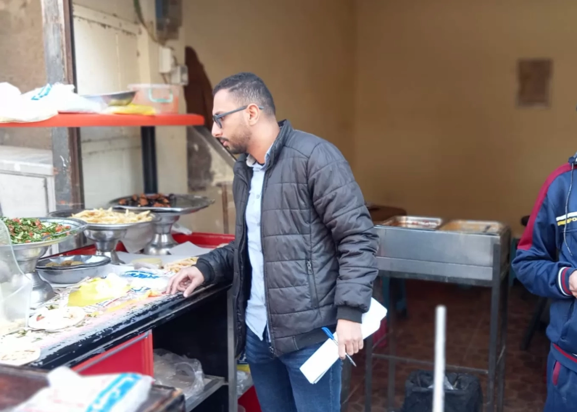 نفذتها الصحة ببني سويف:  39محضراً لمخالفات بمنشآت غذائية والتحفظ على مواد غذائية منتهية الصلاحية في حملة لمراقبة الأغذية بقرى وبندر سمسطا 19 - جريدة المساء