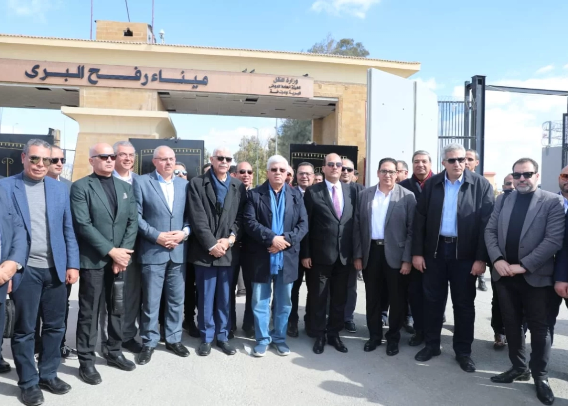رئيس جامعة المنوفية يرافق وزير التعليم العالي فى جولة تفقدية لمعبر رفح 19 - جريدة المساء
