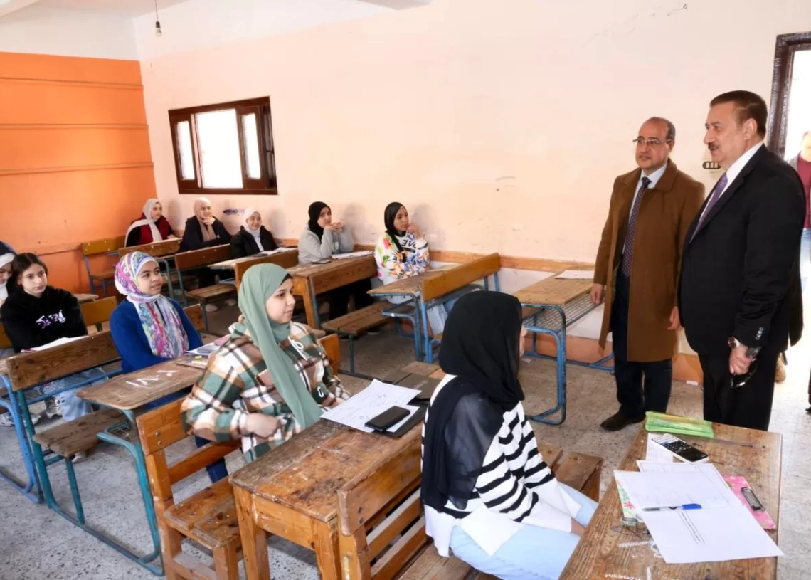 بسبب حيازة "المحمول"..استبعاد رئيس لجنة و ملاحظ و ضبط طالبين .. بالمنوفية 19 - جريدة المساء