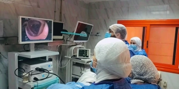 محافظ بني سويف يُشيد بالطاقم الطبي بمستشفى التأمين الصحي  بعد نجاحه في إجراء 3عمليات دقيقة بمنظار "SpyGlass" لأول مرة بالمحافظة      1 - جريدة المساء