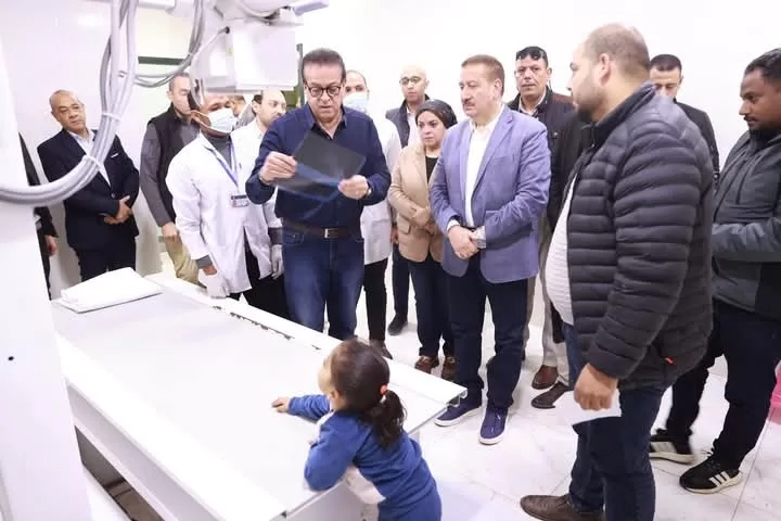 وزير الصحة يتفقد مستشفى جراحات اليوم الواحد بأشمون.. ويوجه برفع الطاقة الاستيعابية لقسم الرعاية المركزة 18 - جريدة المساء