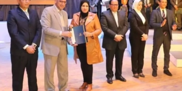 خلال احتفالية الثقافة لتكريم المتميزين.. ابتسام عبدالمريد تفوز بجائزة "المدير المثالي" لاقليم وسط الصعيد. 2 - جريدة المساء خلال احتفالية الثقافة لتكريم المتميزين.. ابتسام عبدالمريد تفوز بجائزة "المدير المثالي" لاقليم وسط الصعيد. 1 - جريدة المساء