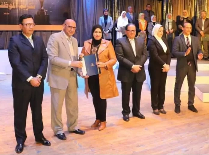 خلال احتفالية الثقافة لتكريم المتميزين.. ابتسام عبدالمريد تفوز بجائزة "المدير المثالي" لاقليم وسط الصعيد. 20 - جريدة المساء خلال احتفالية الثقافة لتكريم المتميزين.. ابتسام عبدالمريد تفوز بجائزة "المدير المثالي" لاقليم وسط الصعيد. 19 - جريدة المساء