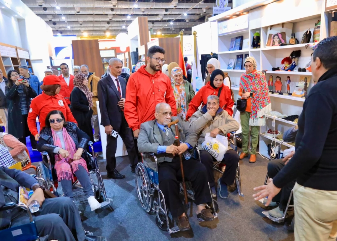 "التضامن" تنظم زيارة لكبار السن بدور المسنين إلى معرض الكتاب 19 - جريدة المساء