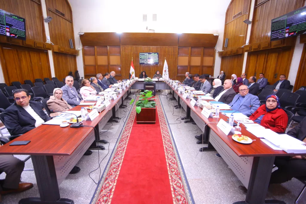 "مايا مرسى" تترأس اجتماع "البحوث الاجتماعية والجنائية".. وتستعرض إنجازاته العلمية 17 - جريدة المساء