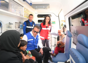 وزيرة التضامن خلال استقبال جرحى غزة على معبر رفح