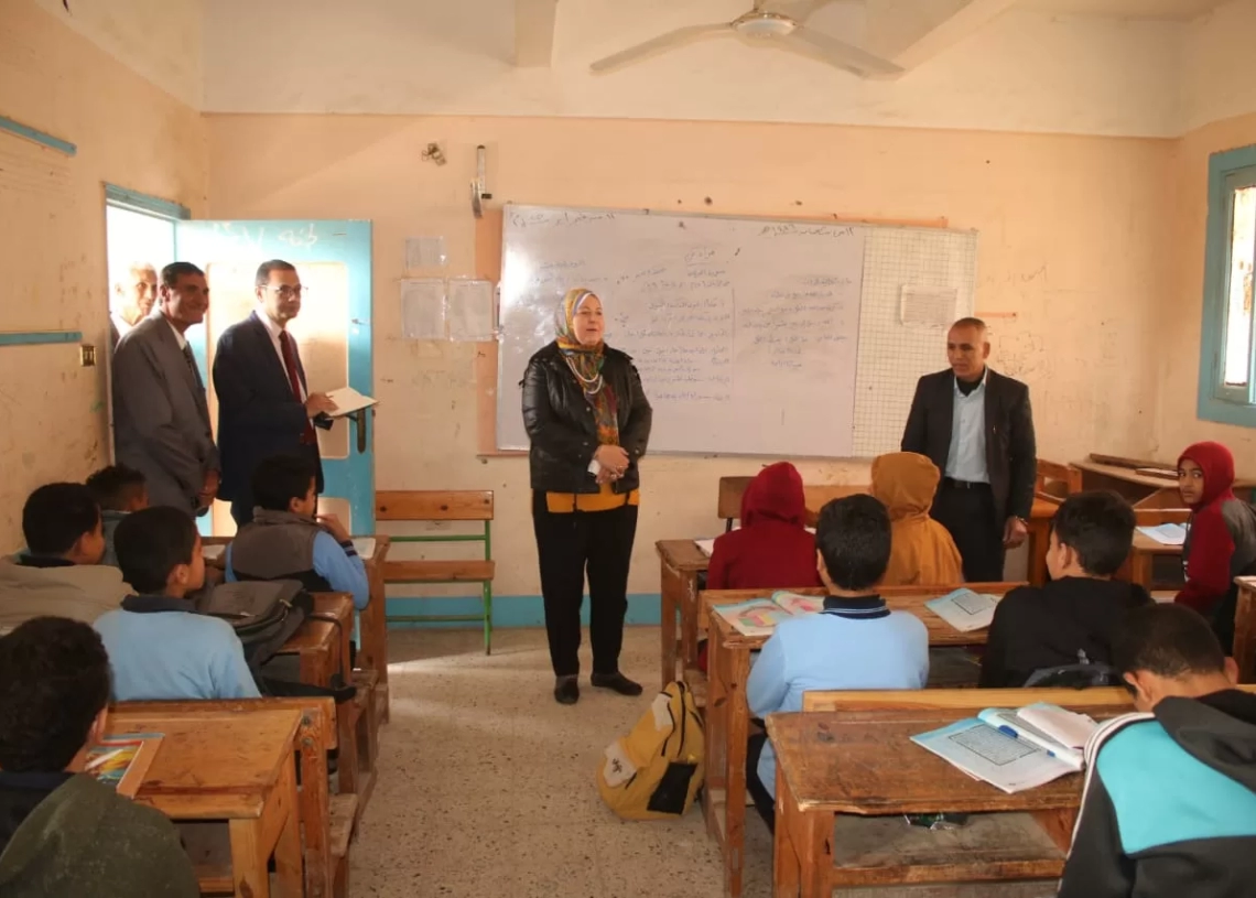  الهواري وكيل تعليم بني سويف  تتابع انتظام الدراسة بمدرستي الشهيد عبدالعليم على موسى بأبو سليم والفنية بنات 19 - جريدة المساء