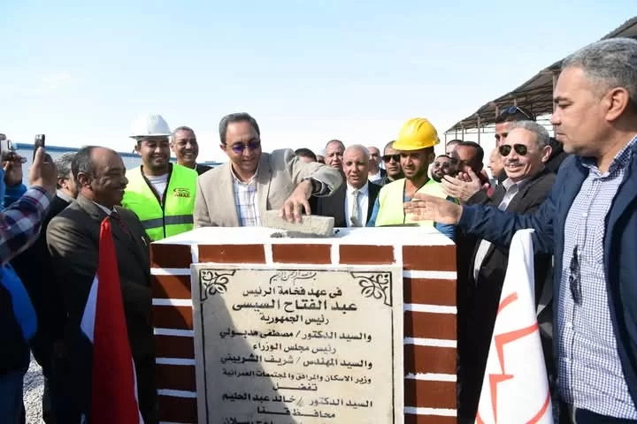 بحجم استثمارات 240 مليون جنيه .. محافظ قنا يضع حجر الأساس لمحطة رفع الصرف الصحي الرئيسية بمدينة الأمل 17 - جريدة المساء