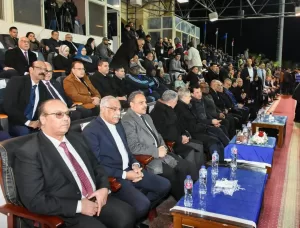 بحضور وزير الشباب والرياضة ورئيس هيئة قناة السويس ومحافظ الإسماعيلية ..محافظ الشرقية يشهد المباراة النهائية لبطولة أفريقيا للأندية الأبطال ويهنيء فريق نادي الشرقية لتتويجه بلقب البطولة للمرة الـ 28 في تاريخه 77 - جريدة المساء