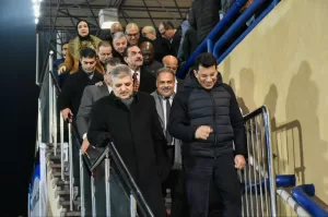 بحضور وزير الشباب والرياضة ورئيس هيئة قناة السويس ومحافظ الإسماعيلية ..محافظ الشرقية يشهد المباراة النهائية لبطولة أفريقيا للأندية الأبطال ويهنيء فريق نادي الشرقية لتتويجه بلقب البطولة للمرة الـ 28 في تاريخه 73 - جريدة المساء