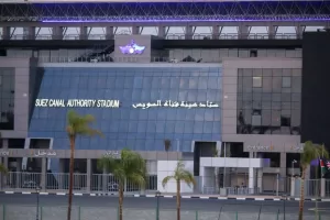 بحضور وزير الشباب والرياضة ورئيس هيئة قناة السويس ومحافظ الإسماعيلية ..محافظ الشرقية يشهد المباراة النهائية لبطولة أفريقيا للأندية الأبطال ويهنيء فريق نادي الشرقية لتتويجه بلقب البطولة للمرة الـ 28 في تاريخه 61 - جريدة المساء