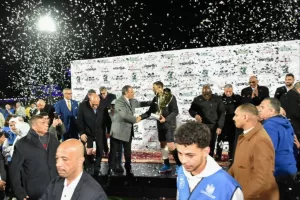 بحضور وزير الشباب والرياضة ورئيس هيئة قناة السويس ومحافظ الإسماعيلية ..محافظ الشرقية يشهد المباراة النهائية لبطولة أفريقيا للأندية الأبطال ويهنيء فريق نادي الشرقية لتتويجه بلقب البطولة للمرة الـ 28 في تاريخه 37 - جريدة المساء