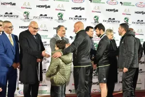 بحضور وزير الشباب والرياضة ورئيس هيئة قناة السويس ومحافظ الإسماعيلية ..محافظ الشرقية يشهد المباراة النهائية لبطولة أفريقيا للأندية الأبطال ويهنيء فريق نادي الشرقية لتتويجه بلقب البطولة للمرة الـ 28 في تاريخه 29 - جريدة المساء