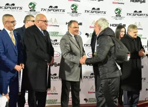 بحضور وزير الشباب والرياضة ورئيس هيئة قناة السويس ومحافظ الإسماعيلية ..محافظ الشرقية يشهد المباراة النهائية لبطولة أفريقيا للأندية الأبطال ويهنيء فريق نادي الشرقية لتتويجه بلقب البطولة للمرة الـ 28 في تاريخه 23 - جريدة المساء