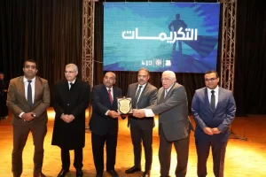 محافظ الشرقية يشهد الحفل السنوي لجمعية صناع الحياه لتنمية المجتمع بقاعة المؤتمرات الكبري بجامعة الزقازيق 33 - جريدة المساء