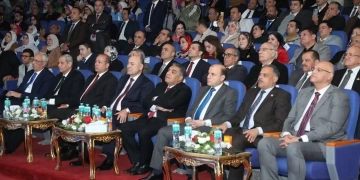 محافظ الشرقية يشهد احتفالية محافظة الدقهلية بعيدها القومي ويقدم التهنئة لقيادات وأبناء المحافظة 1 - جريدة المساء