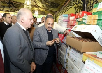 وسط فرحه كبيرة من أبناء مدينة ديرب نجم .. محافظ الشرقية يفتتح معرض " أهلاً رمضان" 17 - جريدة المساء