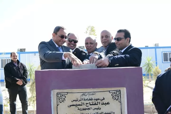 محافظ قنا يضع حجر أساس محطة معالجة صرف صحي بقريتي الأشراف وكرم عمران بإستثمارات 506 ملايين جنيه 19 - جريدة المساء