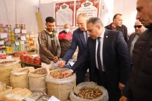 بتخفيضات تصل إلى 30٪.. محافظ الشرقية يفتتح معرضي «أهلاً رمضان» بالزقازيق 39 - جريدة المساء