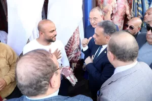 بتخفيضات تصل إلى 30٪.. محافظ الشرقية يفتتح معرضي «أهلاً رمضان» بالزقازيق 35 - جريدة المساء