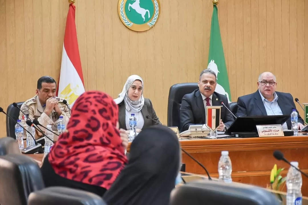 خلال لقائه بالمواطنين .. محافظ الشرقية : هدفنا خدمة المواطنين وحل مشاكلهم 19 - جريدة المساء