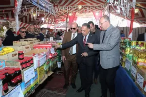 بأسعار مخفضة... محافظ الشرقية يفتتح معرضي «أهلا رمضان» بمدينتي أبو كبير وفاقوس 27 - جريدة المساء