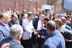 وزير التموين يتفقد مصنعي السكر والورق في قوص لمتابعة سير الإنتاج والتوريد 23 - جريدة المساء