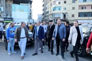 لإعادة الإنضباط للشارع .. محافظ الشرقية يقود حملة مكبرة لرفع الإشغالات والباعة الجائلين بشوارع الزقازيق 59 - جريدة المساء