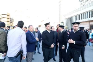لإعادة الإنضباط للشارع .. محافظ الشرقية يقود حملة مكبرة لرفع الإشغالات والباعة الجائلين بشوارع الزقازيق 55 - جريدة المساء