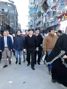 لإعادة الإنضباط للشارع .. محافظ الشرقية يقود حملة مكبرة لرفع الإشغالات والباعة الجائلين بشوارع الزقازيق 45 - جريدة المساء