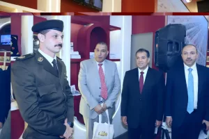 رئيس جامعة جنوب الوادي يتفقد جناح وزارة الدفاع بمعرض القاهرة الدولي للكتاب 20 - جريدة المساء