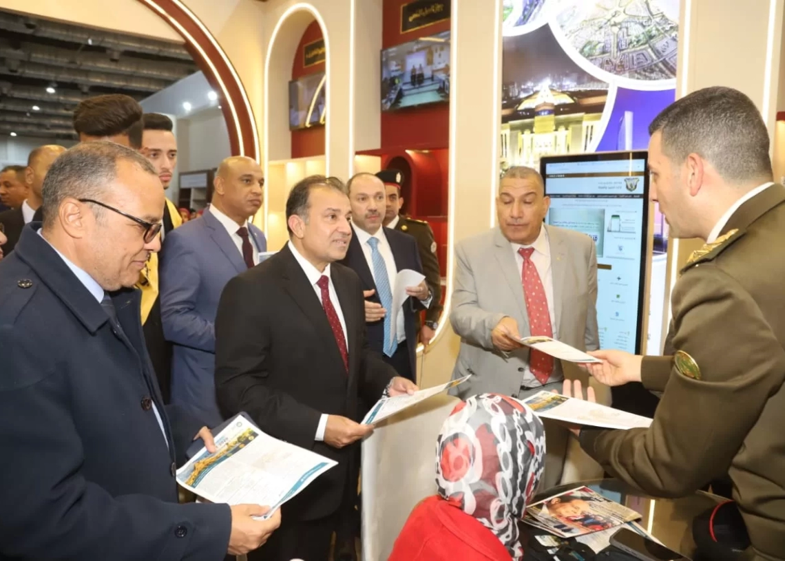رئيس جامعة جنوب الوادي يتفقد جناح وزارة الدفاع بمعرض القاهرة الدولي للكتاب 18 - جريدة المساء