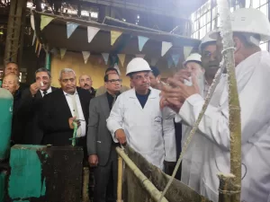 بحضور النائب هشام الشعيني ..محافظ قنا يُطلق إشارة بدء موسم عصير القصب بمصنع سكر نجع حمادي 25 - جريدة المساء