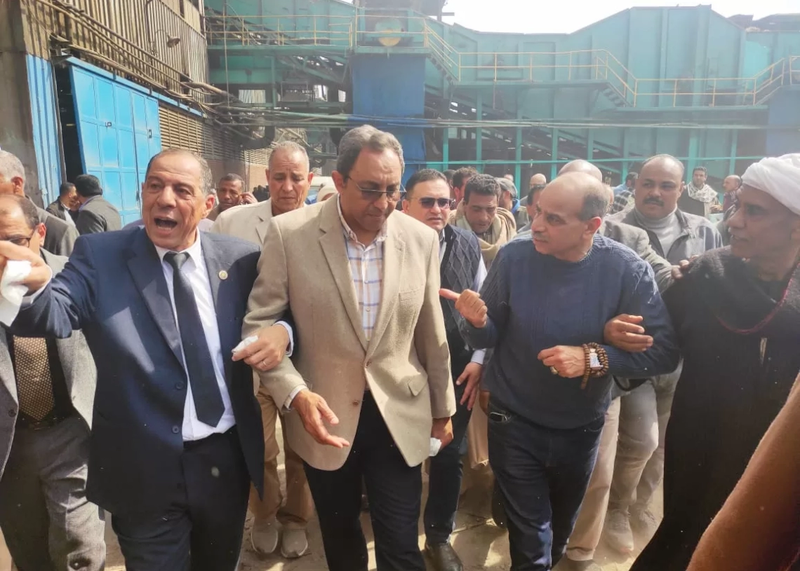 بحضور النائب هشام الشعيني ..محافظ قنا يُطلق إشارة بدء موسم عصير القصب بمصنع سكر نجع حمادي 19 - جريدة المساء