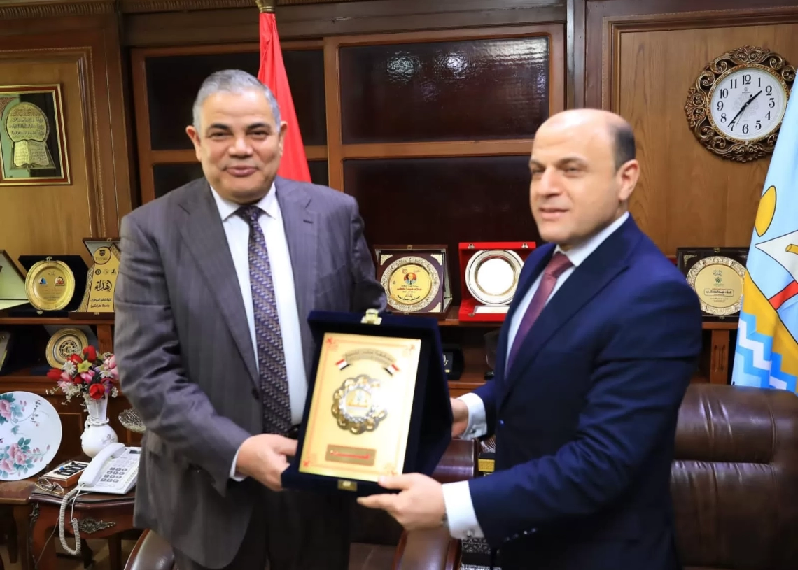 رئيس جامعة كفر الشيخ يشهد افتتاح معرض «أيادي مصر» للحرف اليدوية والتراثية بالمحافظة 19 - جريدة المساء