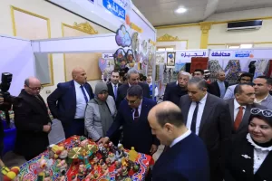 رئيس جامعة كفر الشيخ يشهد افتتاح معرض «أيادي مصر» للحرف اليدوية والتراثية بالمحافظة 25 - جريدة المساء