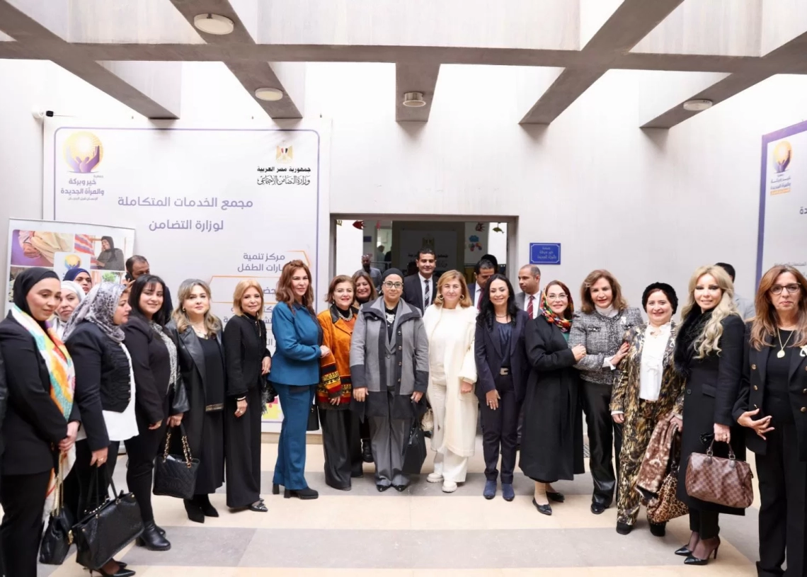 تلبية لدعوةالدكتورة مايا مرسي - المستشارة أمل عمار تشيد بجهود جمعية خير وبركة والمرأة الجديدة خلال زيارتها لمجمع الخدمات المتكاملة بحى الأسمرات 19 - جريدة المساء