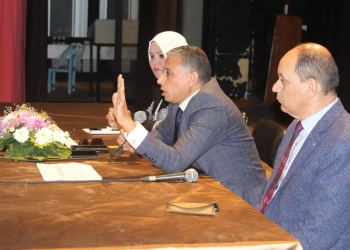 قبل ساعات من بدء الترم الثاني ||وكيل وزارة التعليم بالجيزة يطمئن العاملين: مستحقاتكم المالية ستصرف في موعدها ولا تهاون مع من يماطل فيها 25 - جريدة المساء